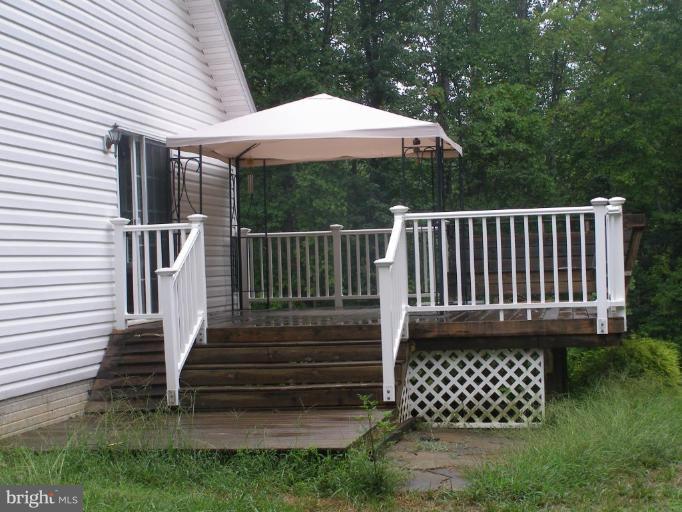 9161 Lothian Road King George, VA 22485 - Photo 3 of 13 Deck