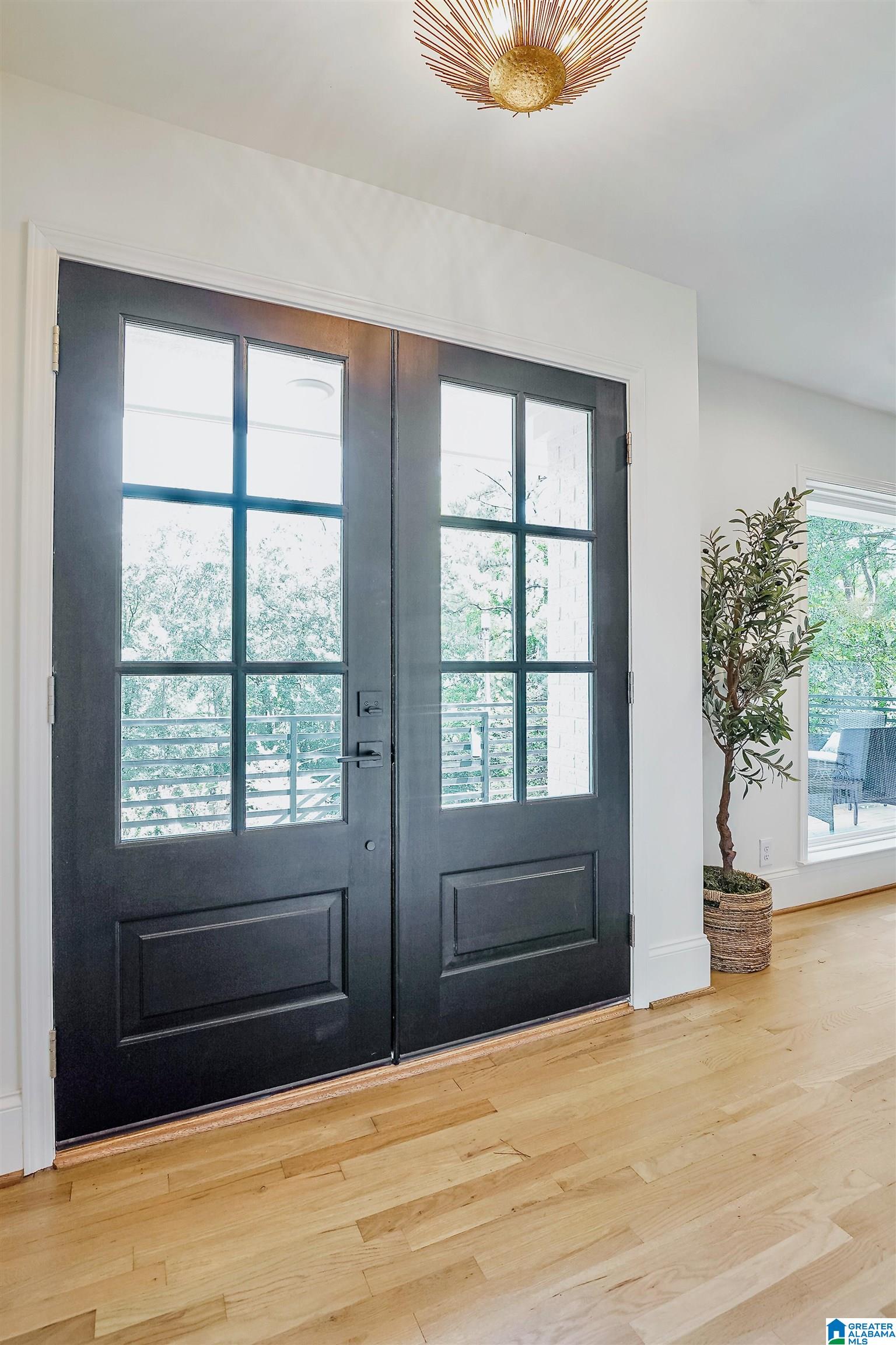 1739 Kensington Road Birmingham, AL 35209 - Photo 4 of 63