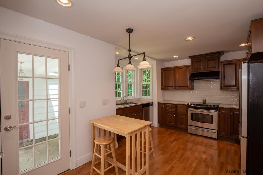 863 Lisha Kill Road Niskayuna, NY 12309 - Photo 4 of 29 Photo 4