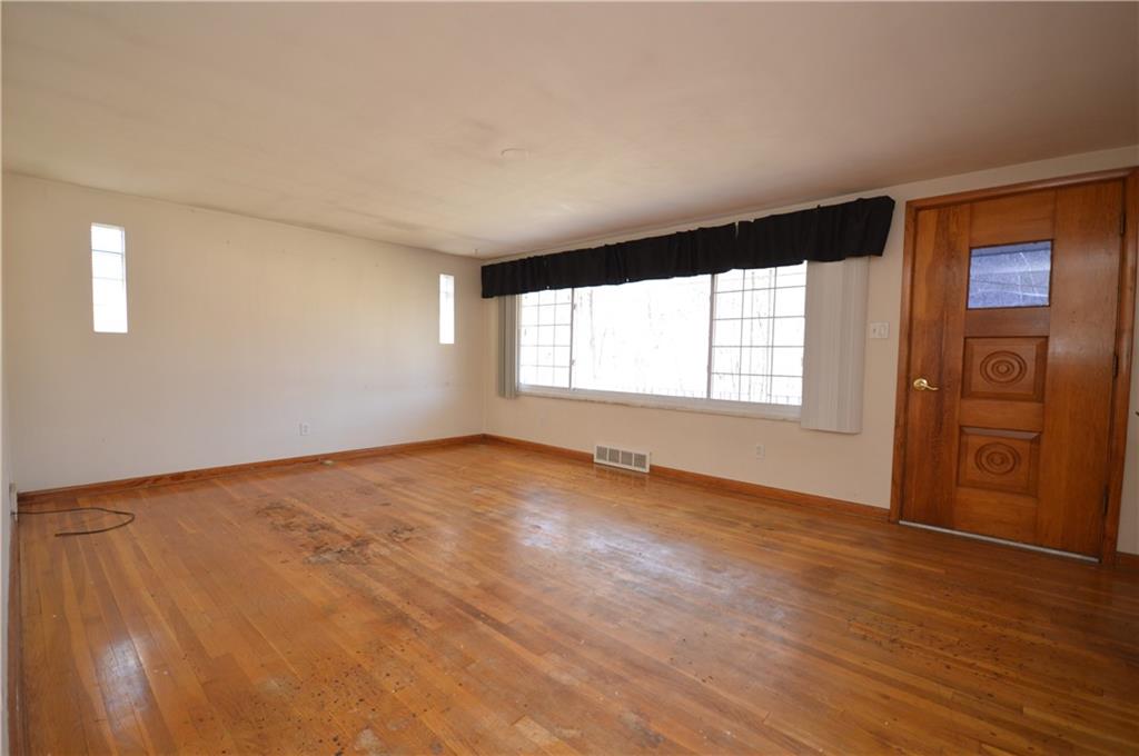 122 Fitzsimmons Road Monroeville, PA 15239 - Photo 5 of 47 Gallery Image 5