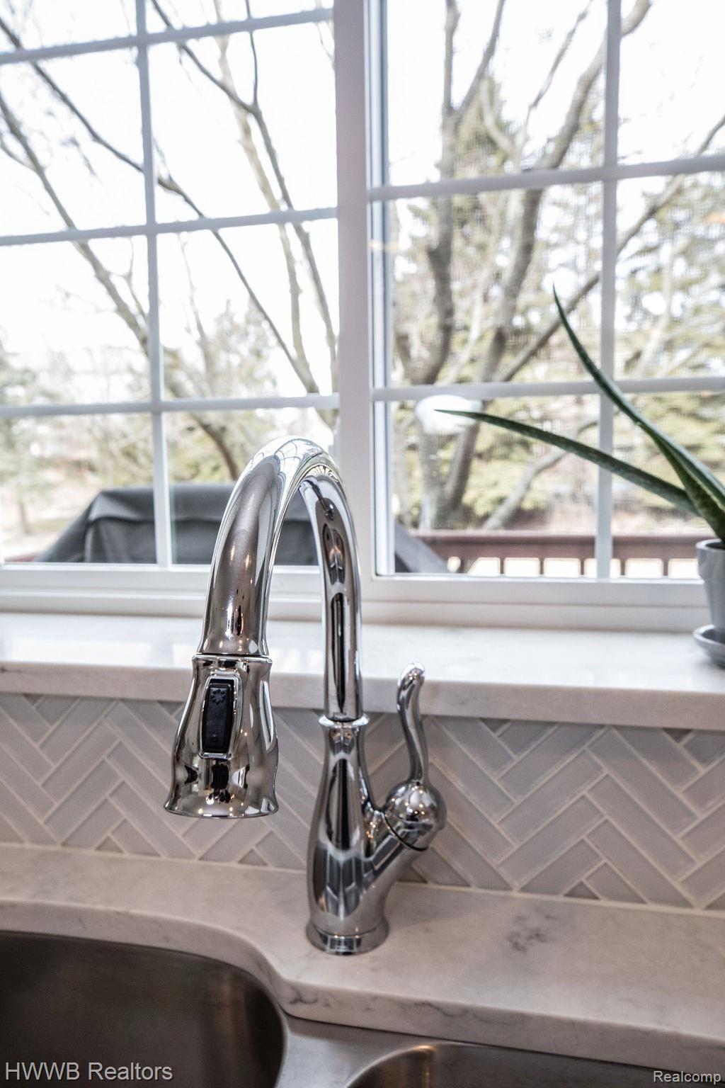 1944 Fairfield Drive Rochester, MI 48306 - Photo 10 of 28 Beautiful faucet
