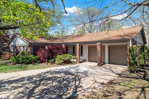 $574,900 | 1869 Walnutway Drive, St. Louis, MO 63146