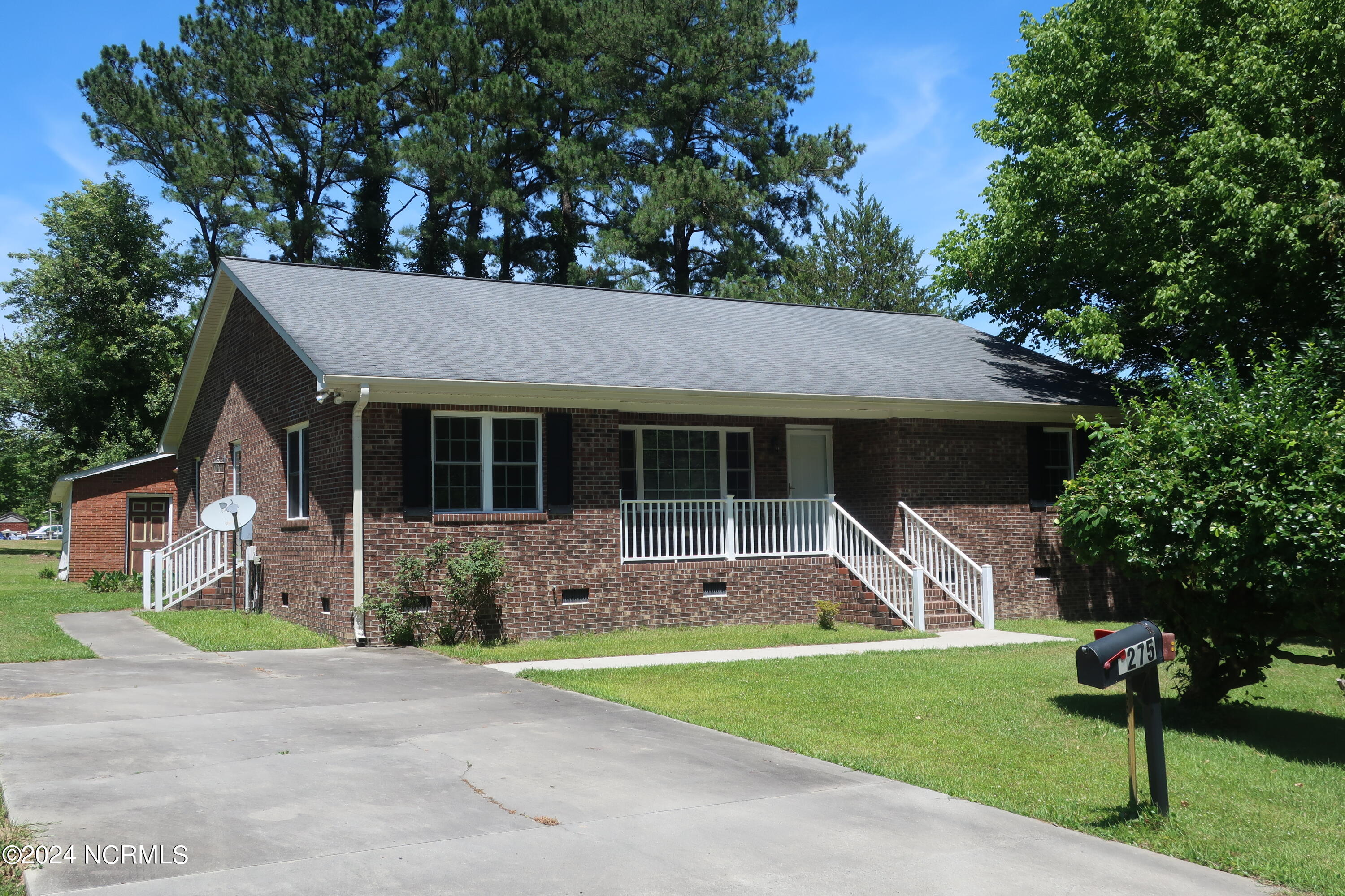 275 Peed Road Chocowinity, NC 27817 - Photo 2 of 18 002