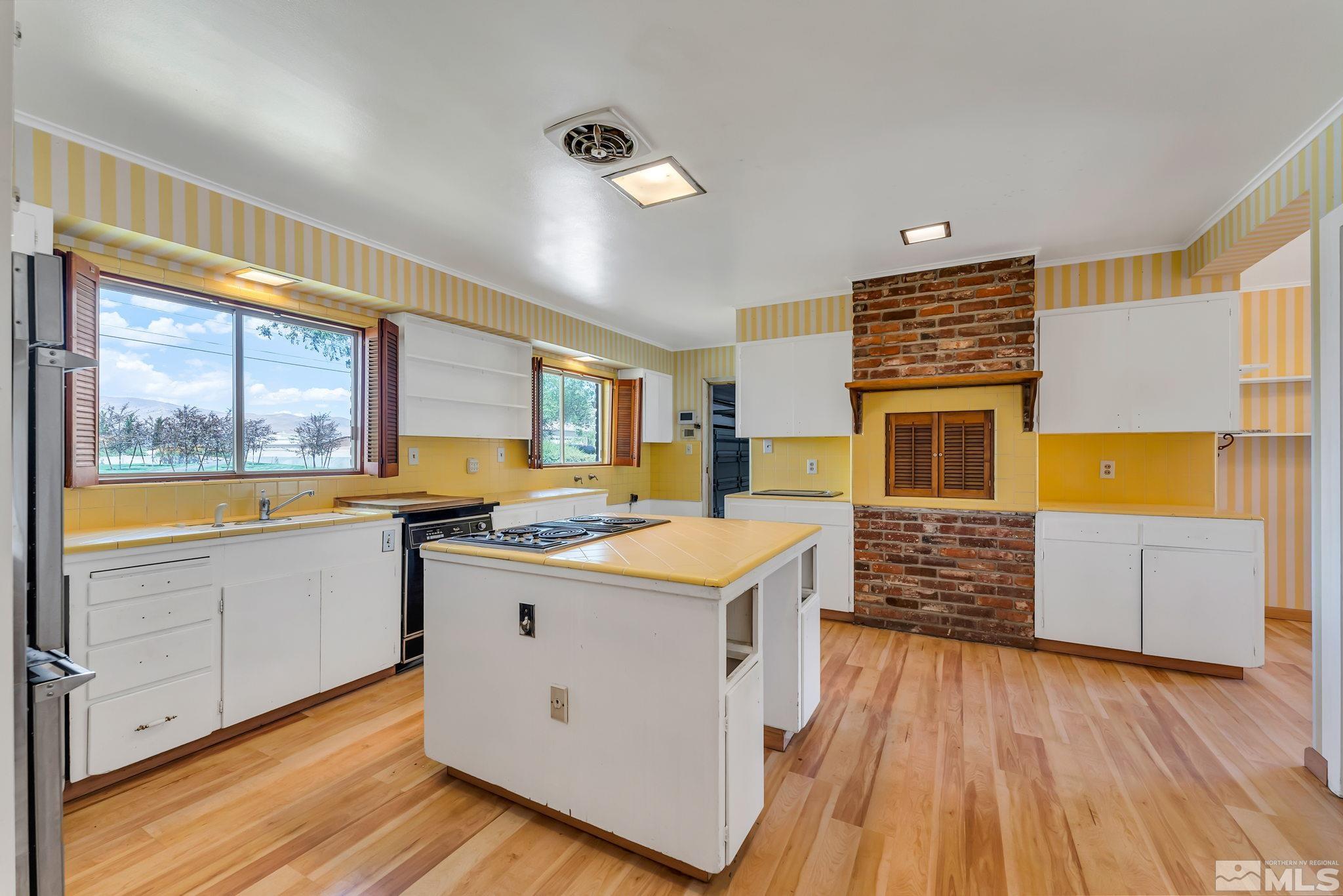 880 Marsh Avenue Reno, NV 89509 - Photo 7 of 27 Photo 7