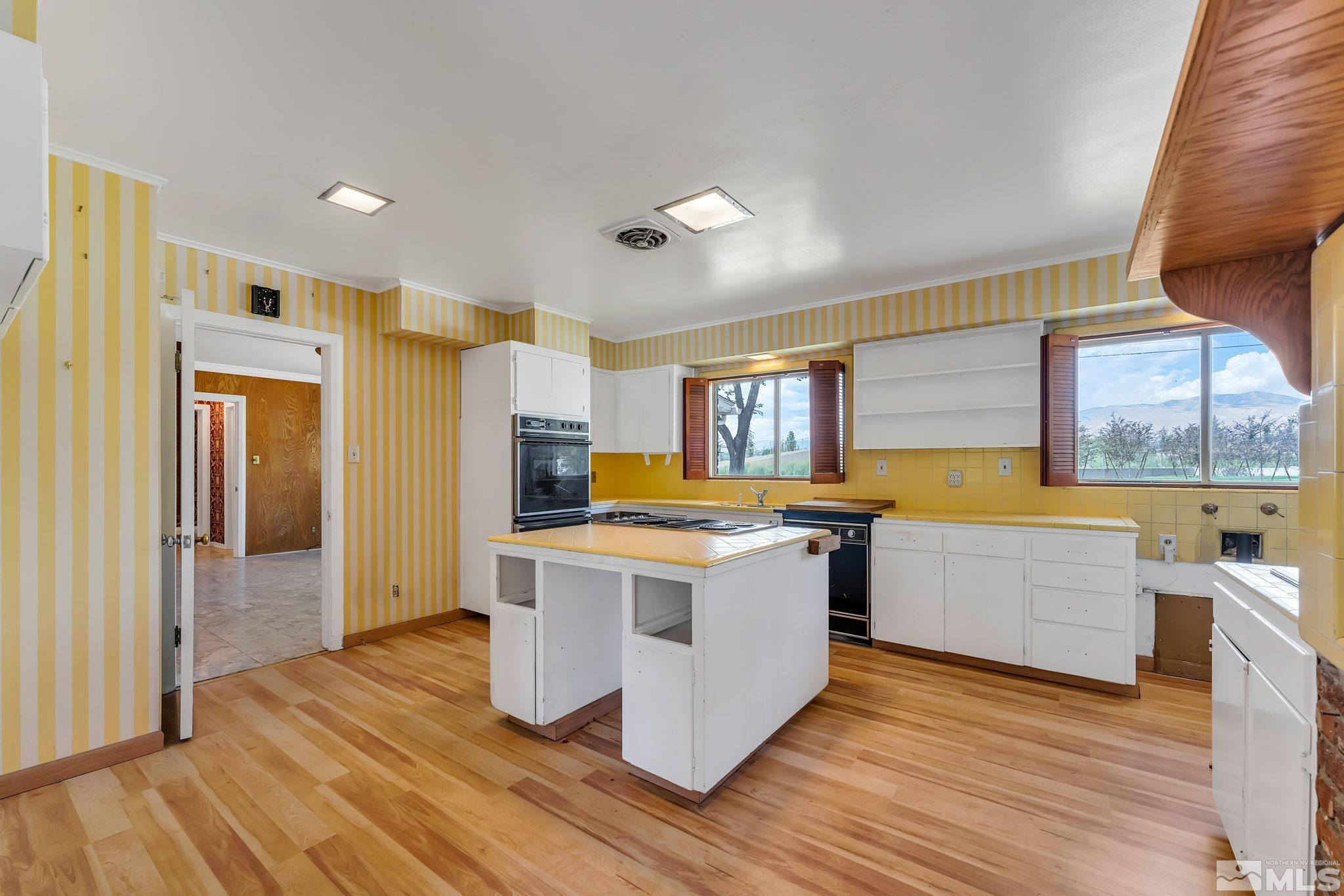 880 Marsh Avenue Reno, NV 89509 - Photo 8 of 27 Photo 8
