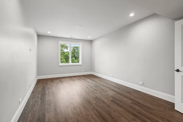 $4,000 | 1036 Lake Street, Unit 3N, Oak Park, IL 60301