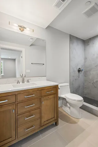 $4,000 | 1036 Lake Street, Unit 3N, Oak Park, IL 60301