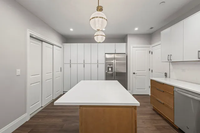 $4,000 | 1036 Lake Street, Unit 3N, Oak Park, IL 60301