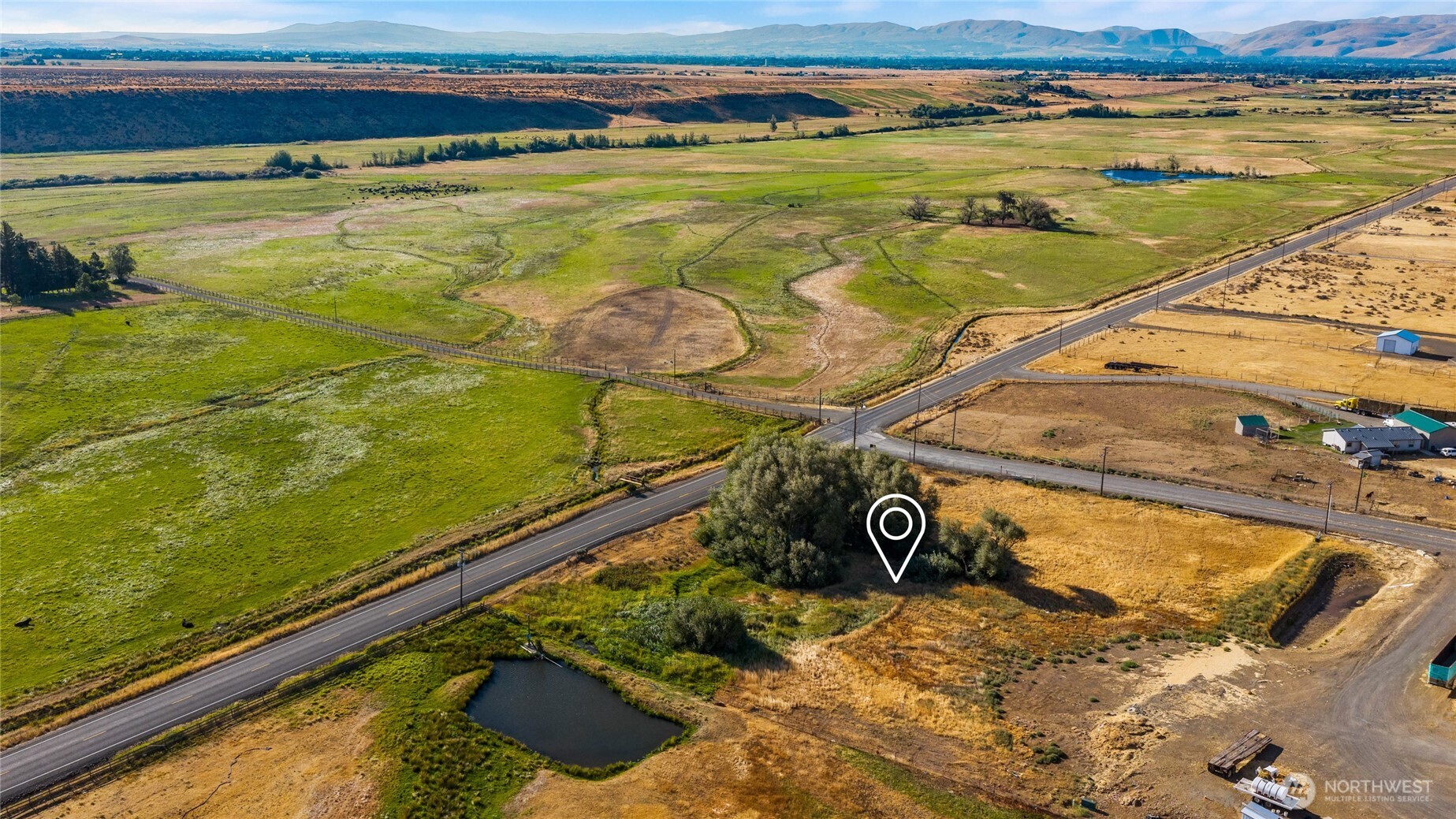 793 X Reecer Creek Road Ellensburg, WA 98926 - Photo 11 of 36 a view of swimming pool with a yard