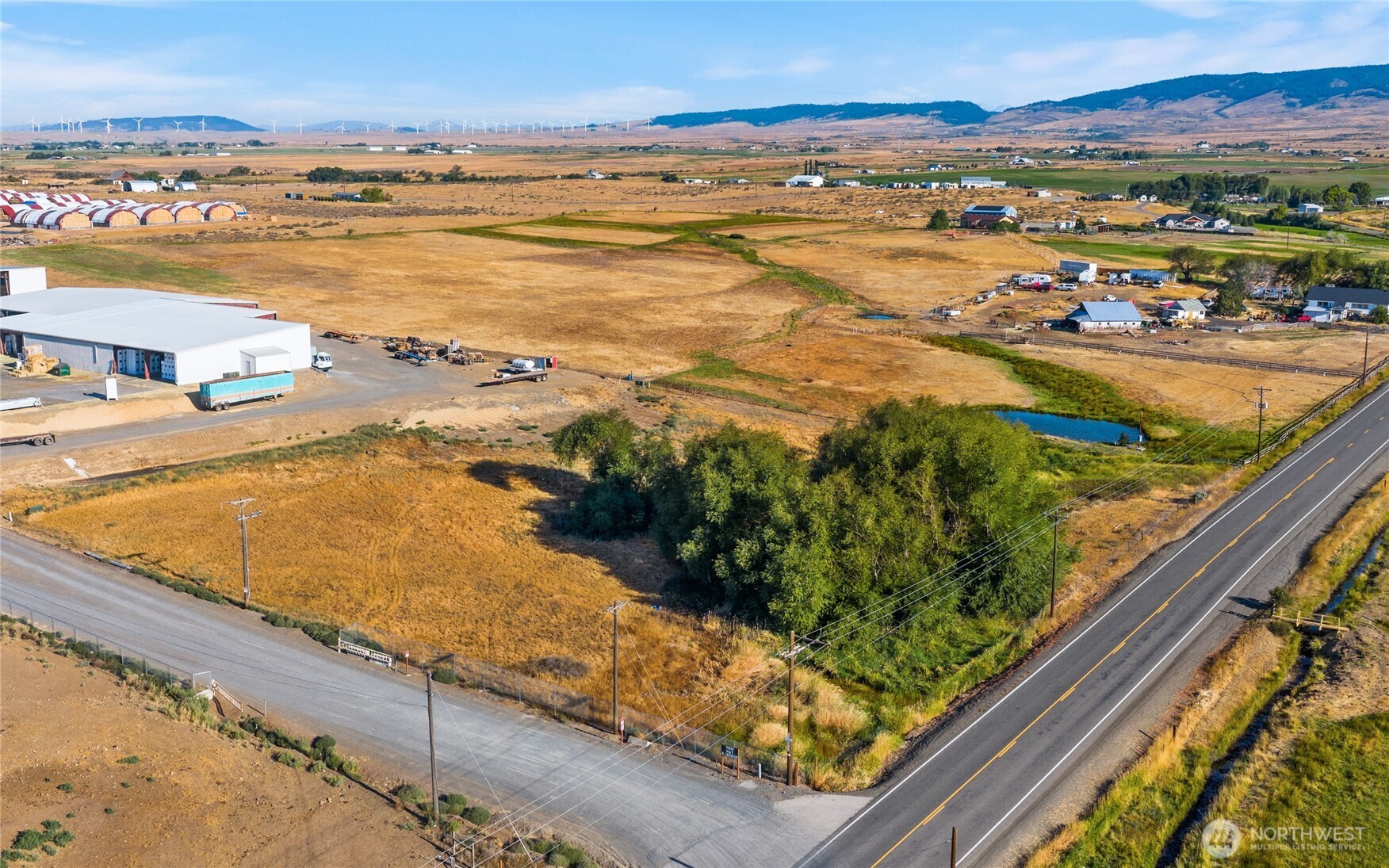 793 X Reecer Creek Road Ellensburg, WA 98926 - Photo 3 of 36 a view of a city from a pool