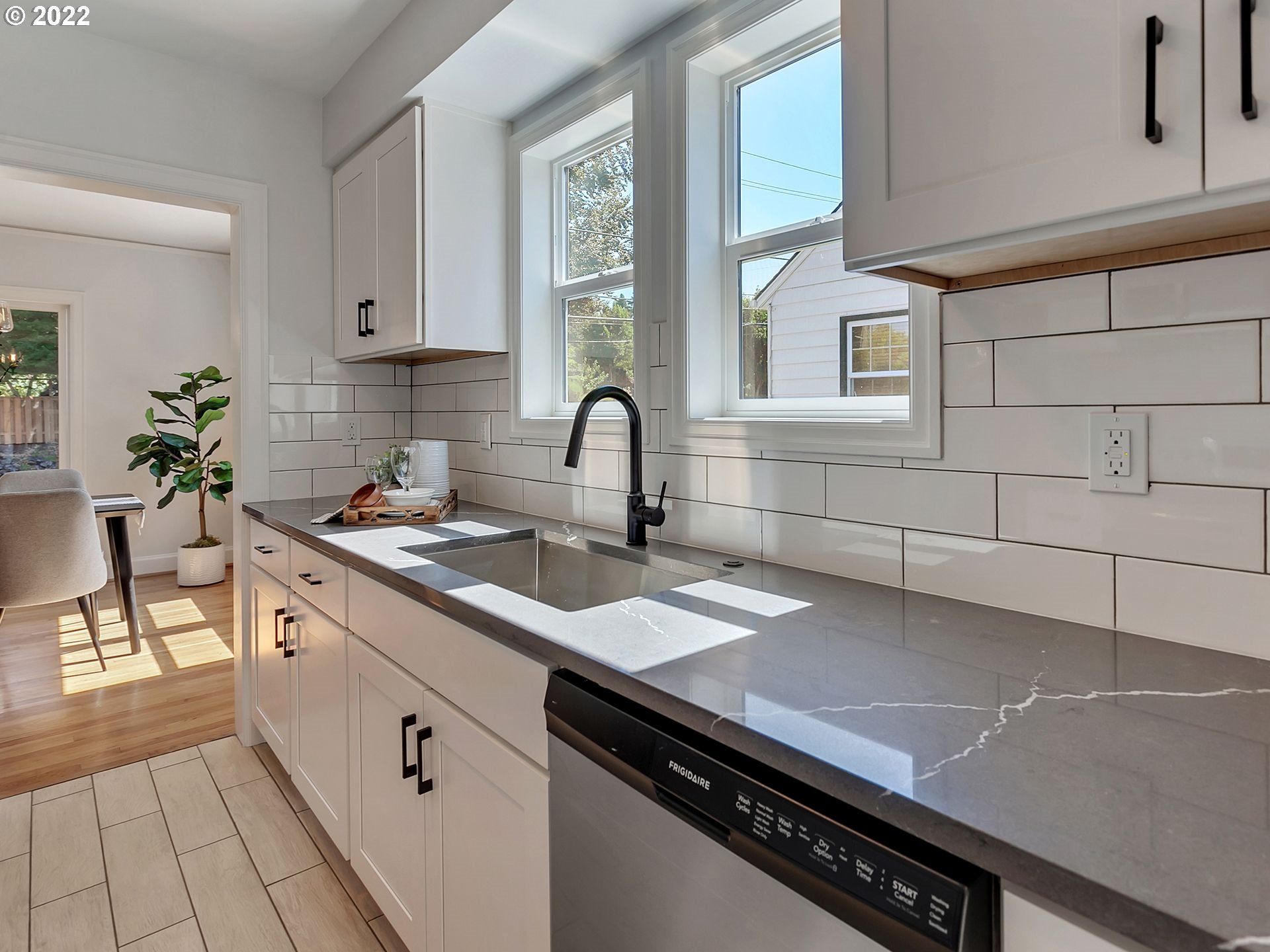 7925 Southwest 10th Avenue Portland, OR 97219 - Photo 15 of 32 Gallery Image 15