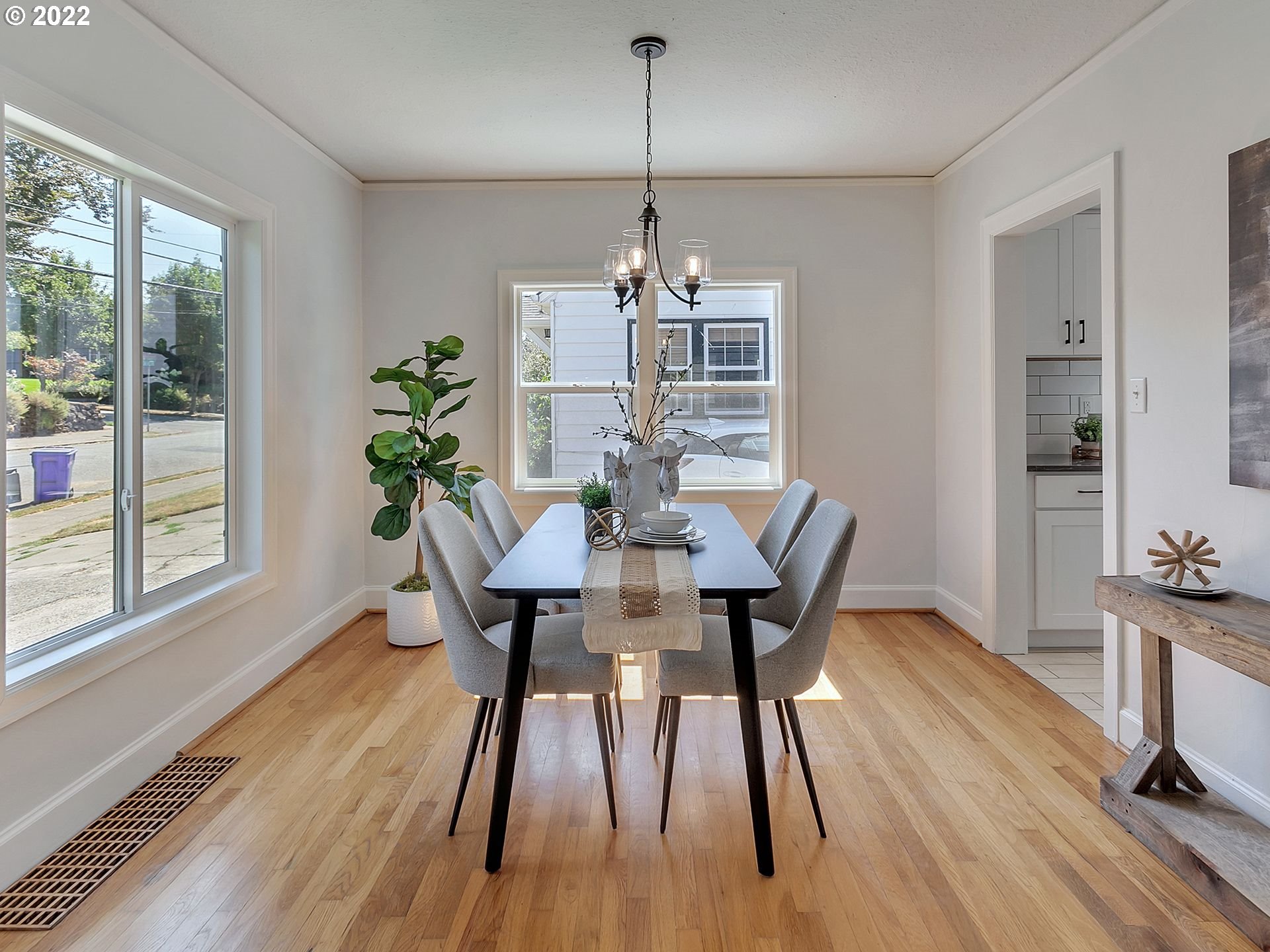 7925 Southwest 10th Avenue Portland, OR 97219 - Photo 9 of 32 Gallery Image 9
