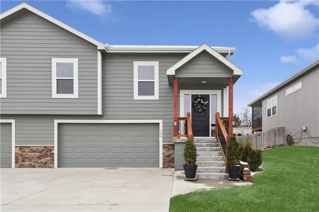 $275,000 | 104 South Mc Gee Street, Tonganoxie, KS 66086