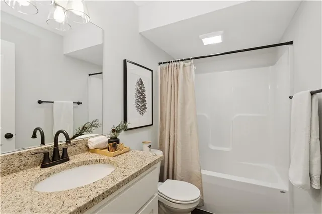 $275,000 | 104 South Mc Gee Street, Tonganoxie, KS 66086