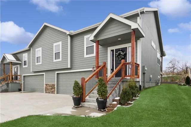 $275,000 | 104 South Mc Gee Street, Tonganoxie, KS 66086