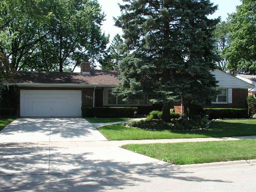 201 West Kathleen Drive Park Ridge, IL 60068 - Photo 1 of 1
