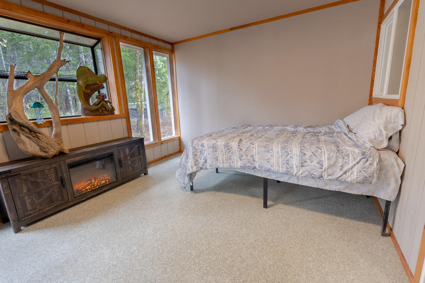 4343 Dick George Road Cave Junction, OR 97523 - Photo 22 of 33 sun room