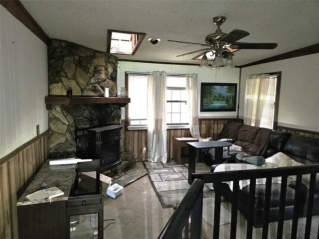 $295,000 | 2240 County Road 2162, Barry, TX 75102