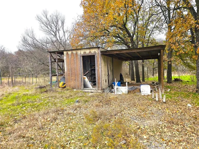 $295,000 | 2240 County Road 2162, Barry, TX 75102