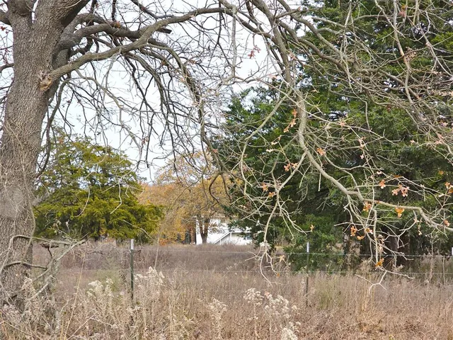 $295,000 | 2240 County Road 2162, Barry, TX 75102