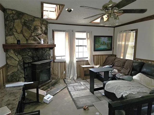 $295,000 | 2240 County Road 2162, Barry, TX 75102