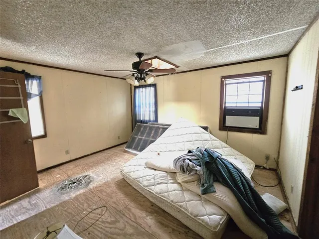 $295,000 | 2240 County Road 2162, Barry, TX 75102