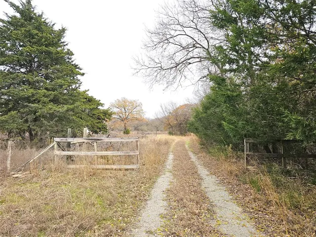 $295,000 | 2240 County Road 2162, Barry, TX 75102