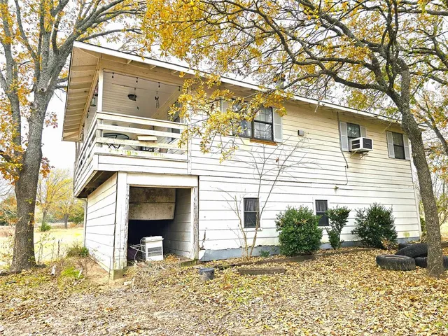 $295,000 | 2240 County Road 2162, Barry, TX 75102