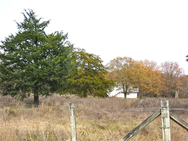 $295,000 | 2240 County Road 2162, Barry, TX 75102