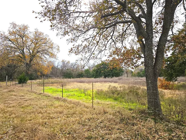 $295,000 | 2240 County Road 2162, Barry, TX 75102