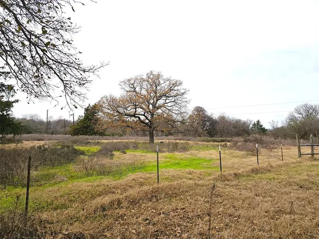 $295,000 | 2240 County Road 2162, Barry, TX 75102