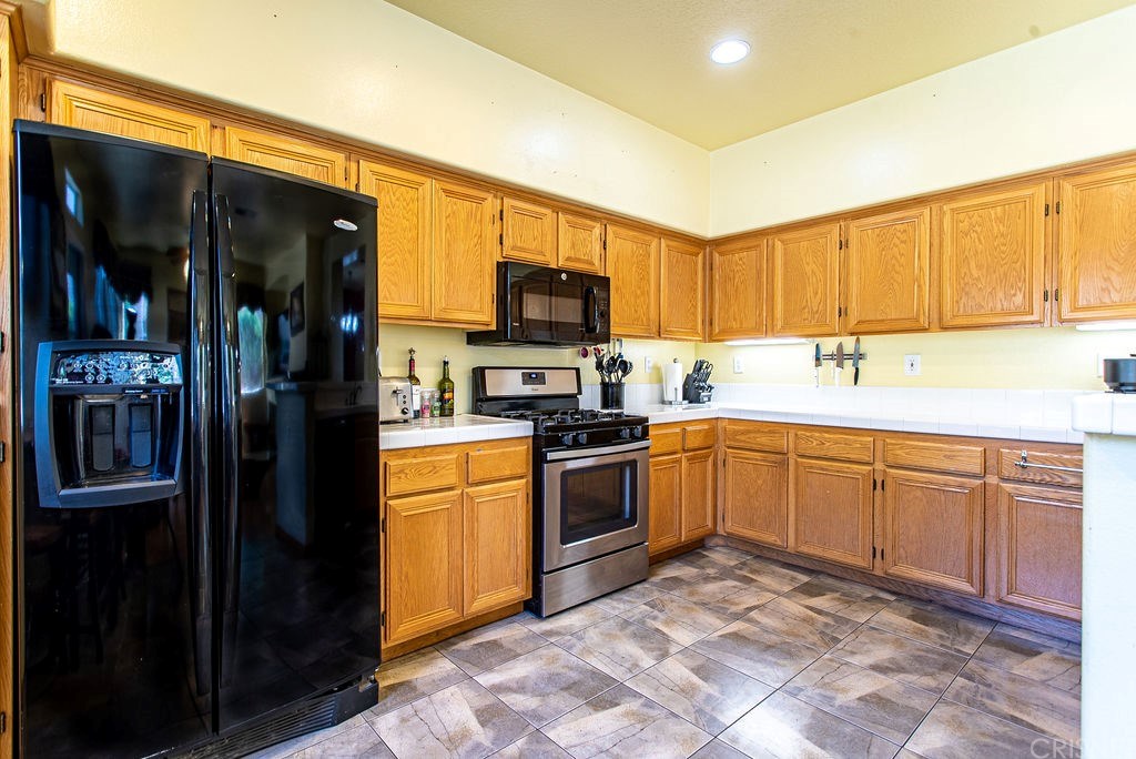 19311 Ackerman Avenue Newhall, CA 91321 - Photo 21 of 67