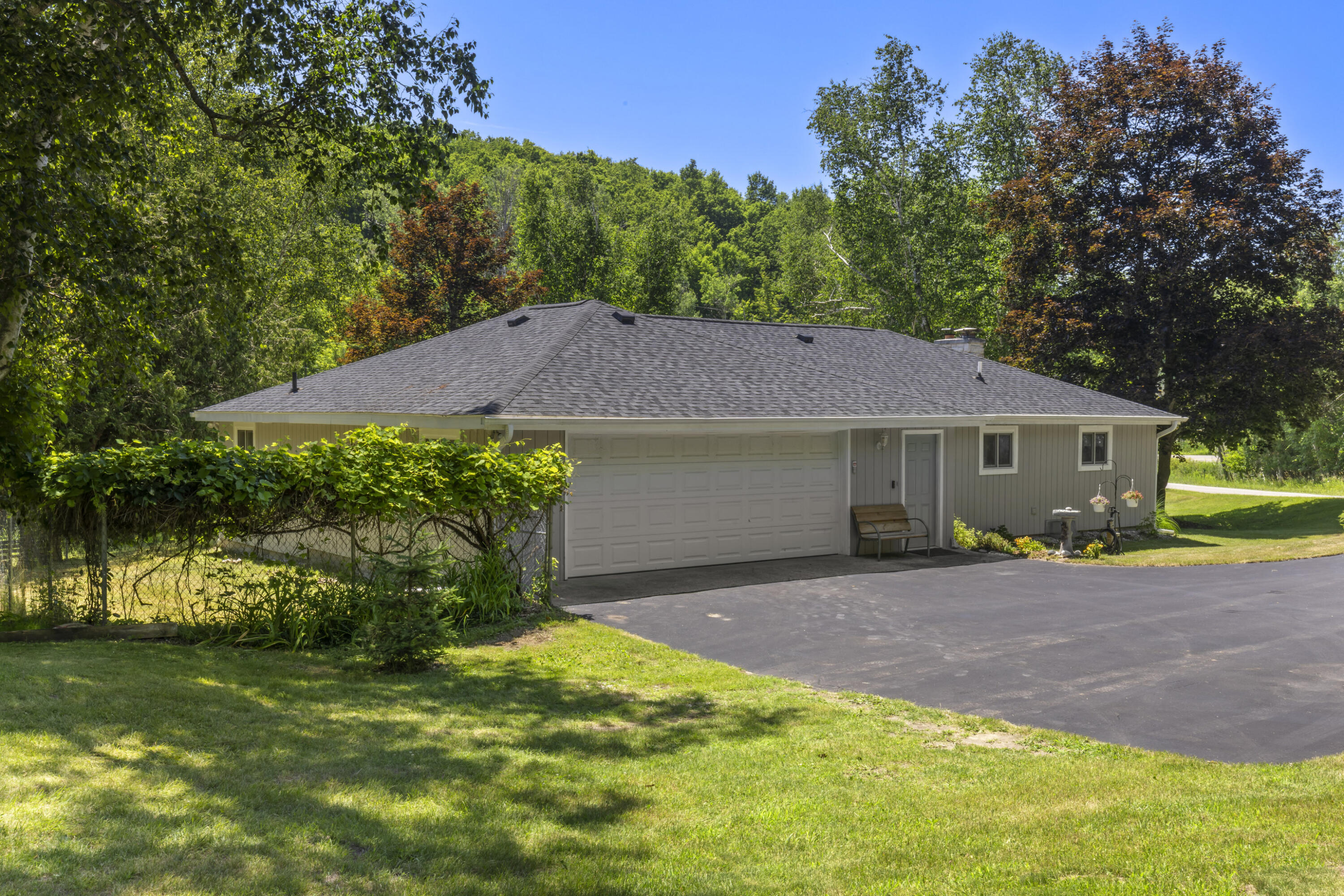 8468 Narrow Gauge Road Beulah, MI 49617 - Photo 4 of 39 0S5A3251