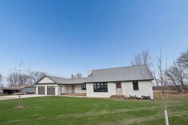 $445,000 | 13198 100th Street, Glencoe, MN 55336