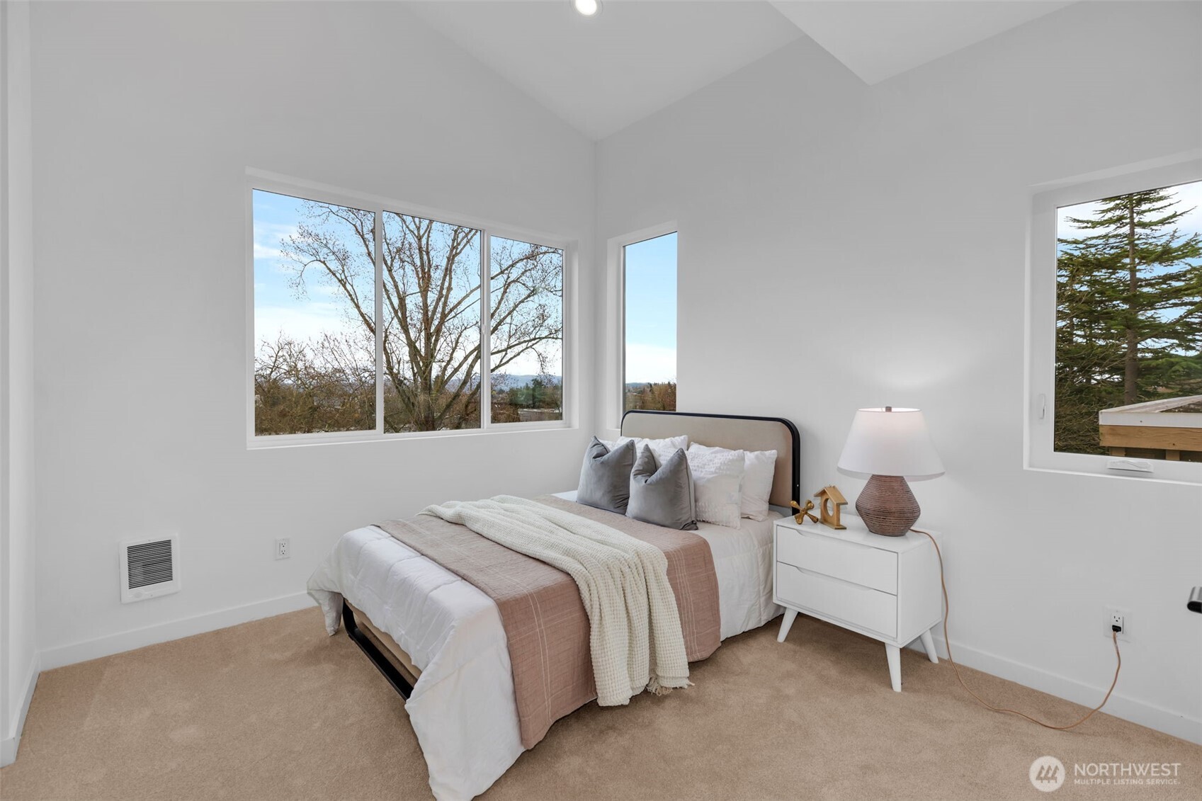 427 19th Avenue East Seattle, WA 98112 - Photo 17 of 30