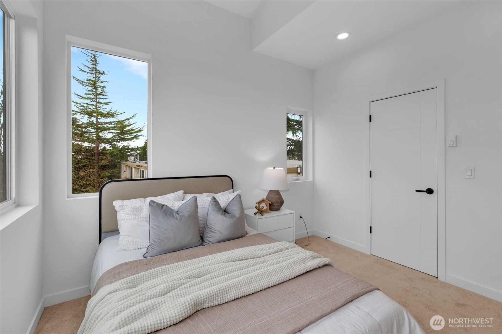 427 19th Avenue East Seattle, WA 98112 - Photo 18 of 30