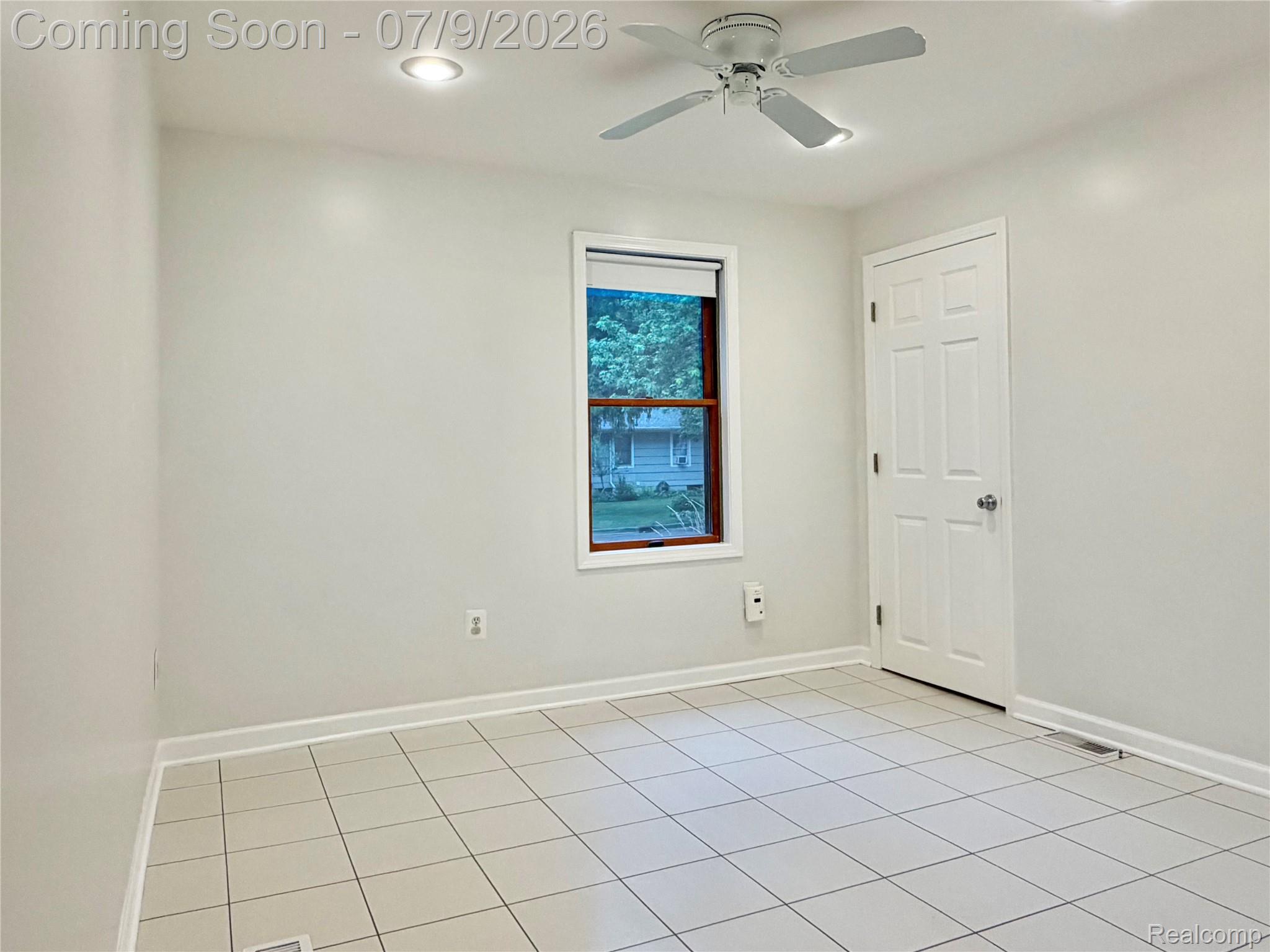610 Quarter Street Rochester, MI 48307 - Photo 17 of 43 Bright dining room