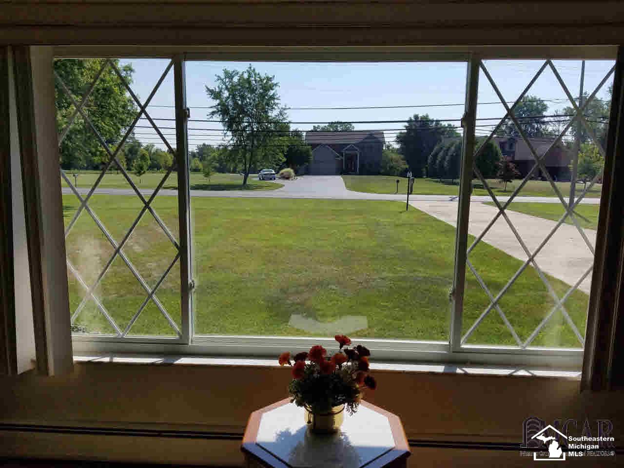13883 Grafton Road Carleton, MI 48117 - Photo 10 of 18 21349998-9.JPG