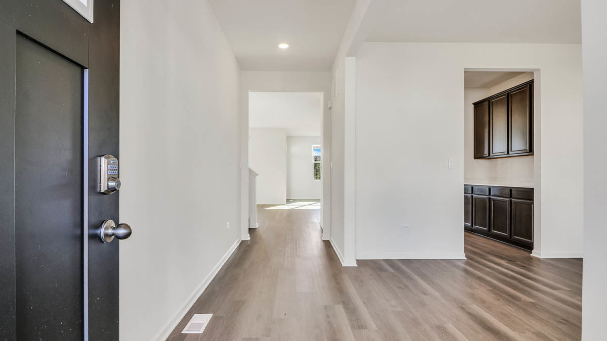 269 Snowdrop Lane Elgin, IL 60124 - Photo 2 of 30 Gallery Image 2