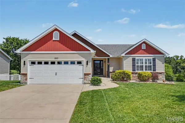 $425,000 | 223 Hartford Glen Court, Wentzville, MO 63385