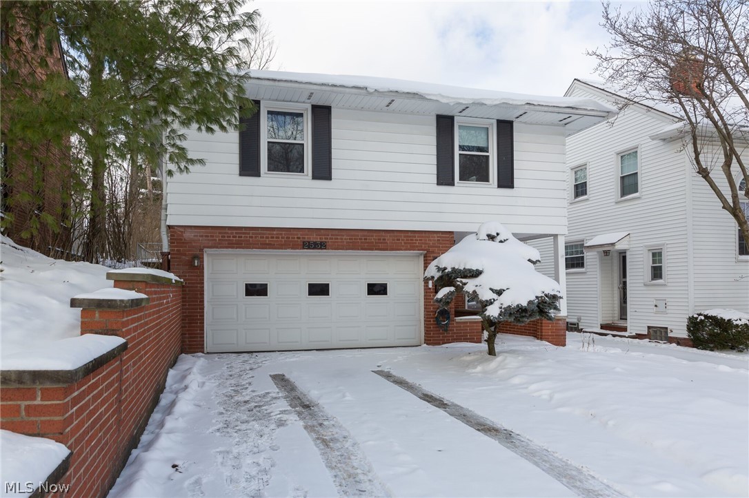 2532 Fenwick Road Cleveland, OH 44118 - Photo 2 of 35 Gallery Image 2