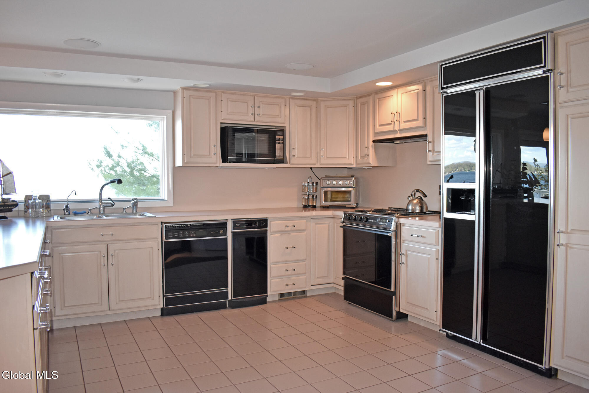 3 Windermere Road Saratoga Springs, NY 12866 - Photo 8 of 34 kitchen2