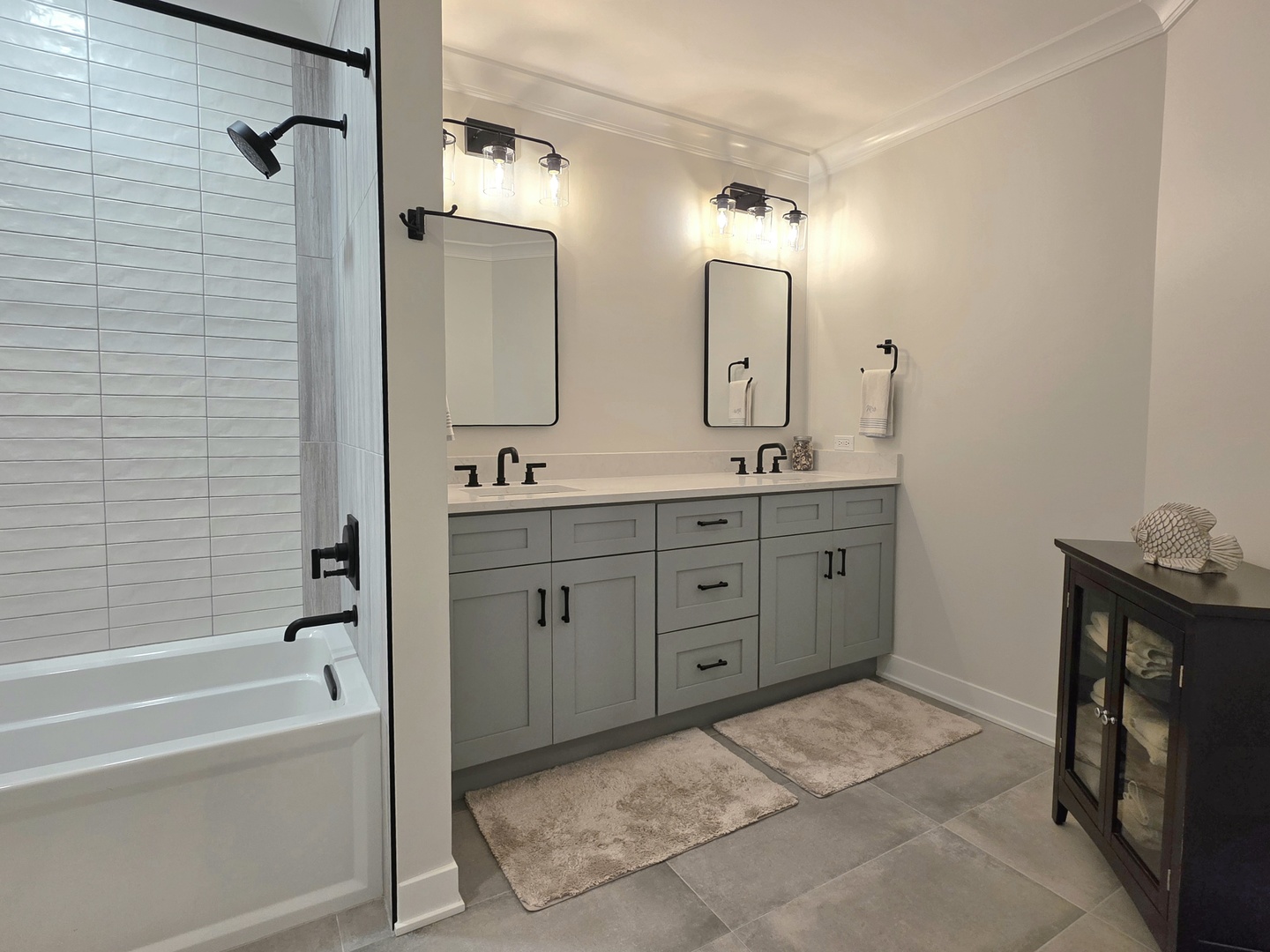 22545 South Spencer Road New Lenox, IL 60451 - Photo 21 of 47 a bathroom with a double vanity sink mirror and bathtub