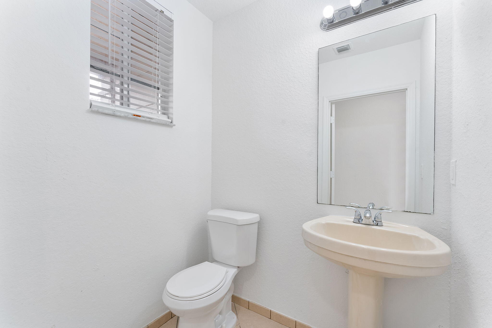 995 Abaco Lane Riviera Beach, FL 33404 - Photo 23 of 34 25-web-or-mls-DSC01482