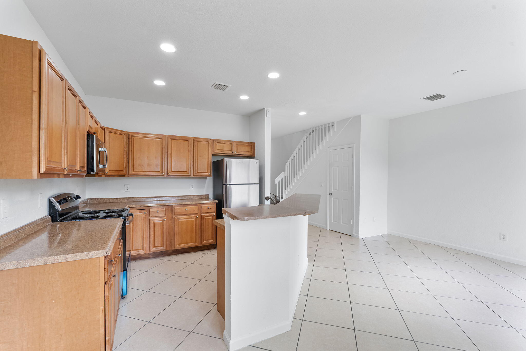 995 Abaco Lane Riviera Beach, FL 33404 - Photo 5 of 34 18-web-or-mls-DSC01456