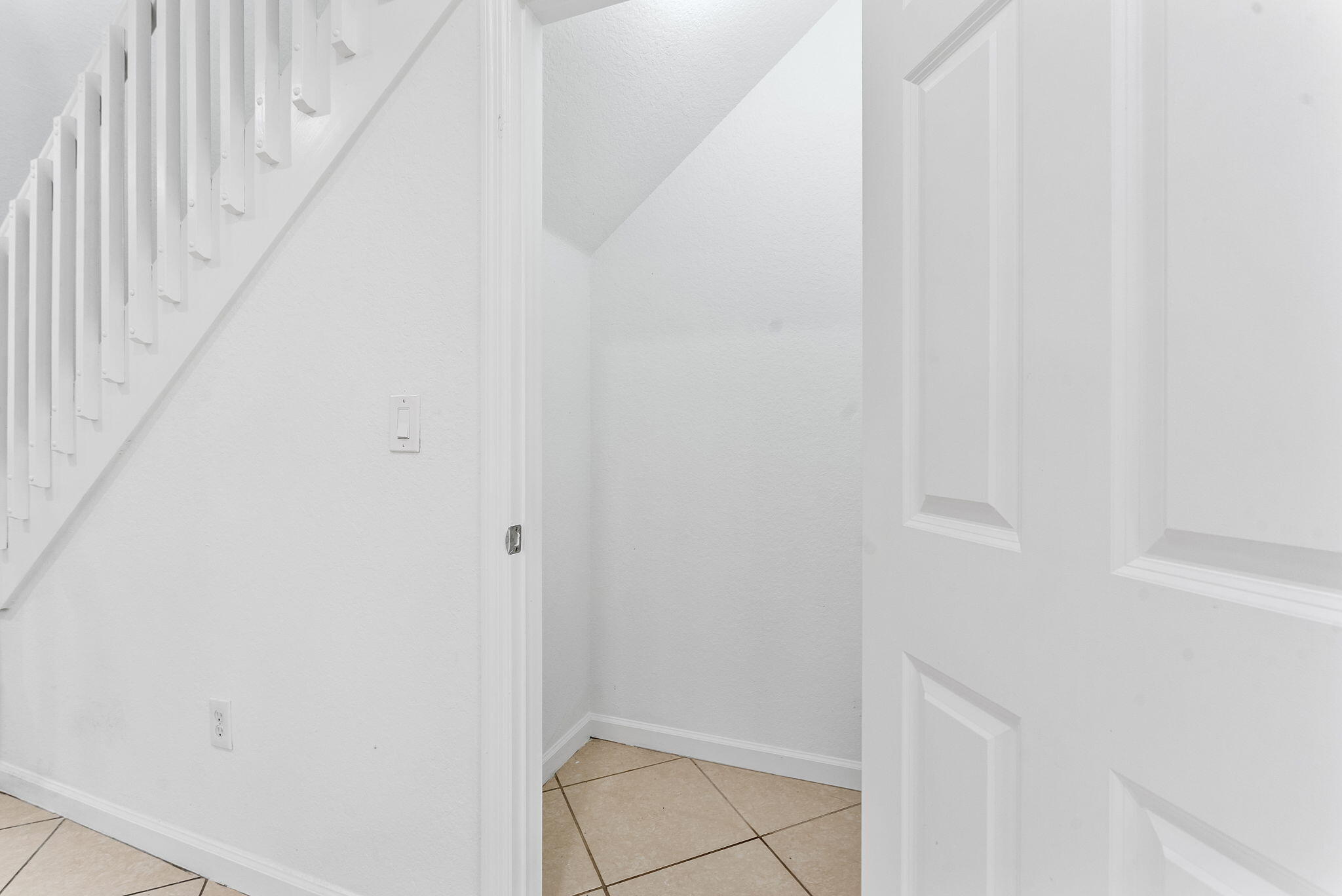 995 Abaco Lane Riviera Beach, FL 33404 - Photo 7 of 34 23-web-or-mls-DSC01476