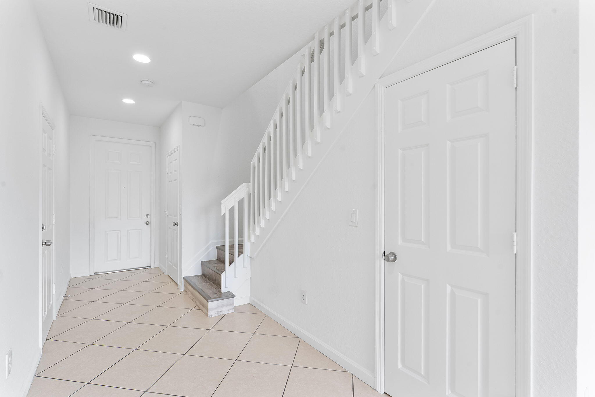 995 Abaco Lane Riviera Beach, FL 33404 - Photo 10 of 34 24-web-or-mls-DSC01479