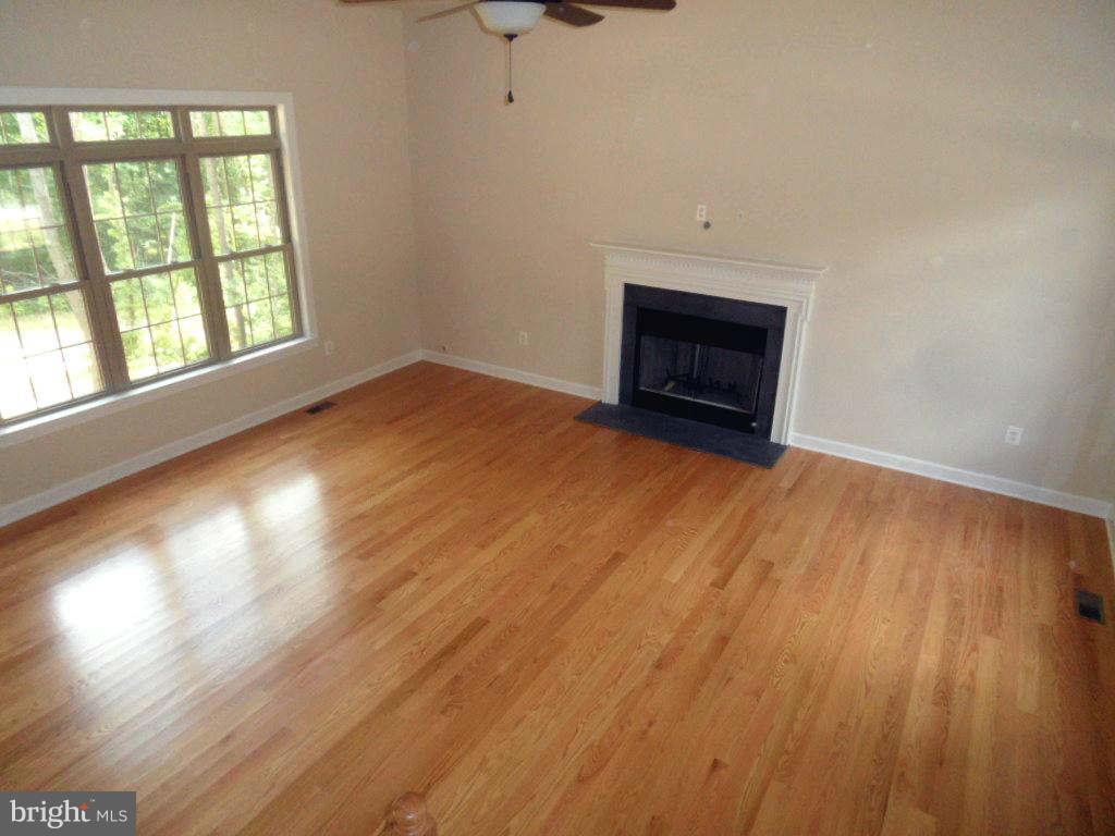 6710 Ridgecrest Road New Market, MD 21774 - Photo 3 of 17 Living Room