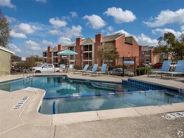 $1,060 | 7610 Cameron Road, Unit 363, Austin, TX 78752