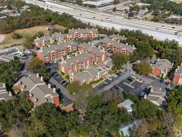 $1,060 | 7610 Cameron Road, Unit 363, Austin, TX 78752